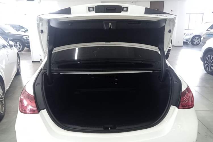 Used Mercedes-Benz C-Class 2023 Second Facelift C 260 L Sport Edition Trunk