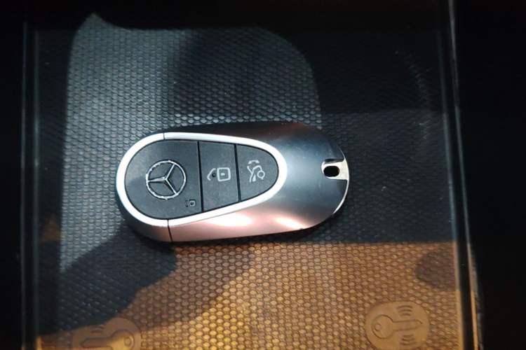 Used Mercedes-Benz C-Class 2023 Restyled C 260 L Sport Edition Vehicle Key