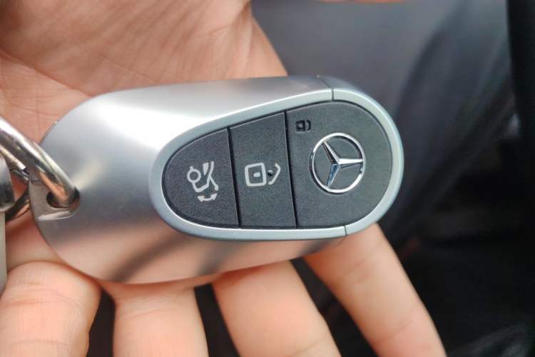 Used Mercedes-Benz C-Class 2023 Revised C 200 L Sport Edition Vehicle Key