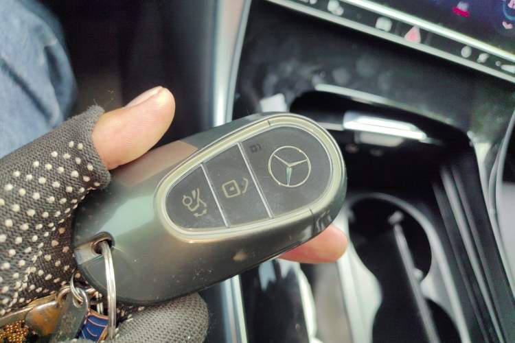 Used Mercedes-Benz C-Class 2023 Restyled C 260 L Sport Edition Vehicle Key