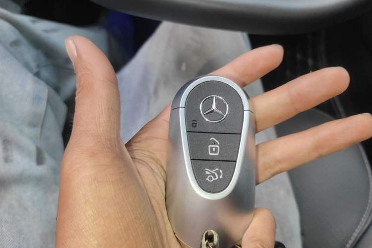 Used Mercedes-Benz C-Class 2023 Restyled C 260 L Sport Edition Vehicle Key
