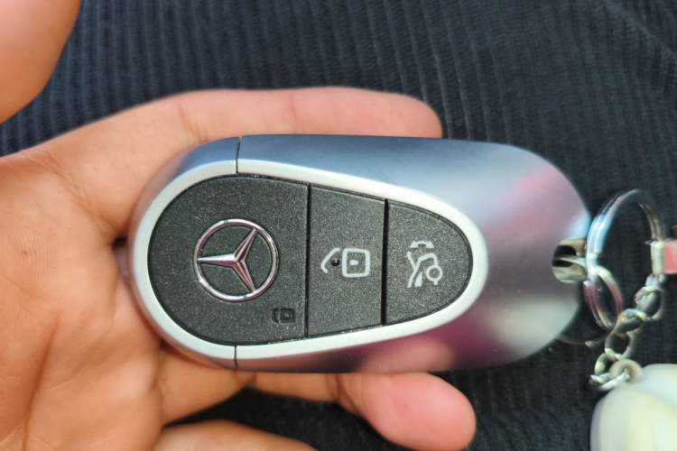 Used Mercedes-Benz C-Class 2023 Restyled C 260 L Sport Edition Vehicle Key