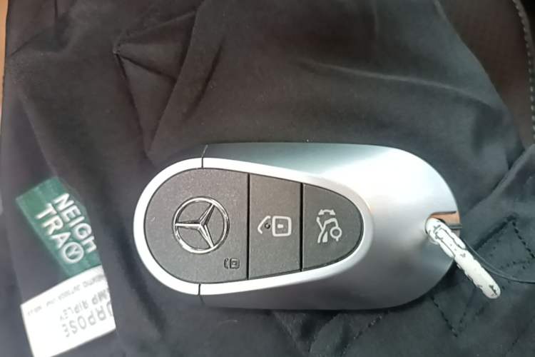 Used Mercedes-Benz C-Class 2023 Restyled C 260 L Sport Edition Vehicle Key