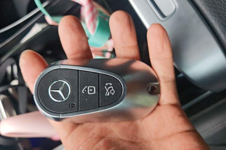Used Mercedes-Benz C-Class 2023 Second Facelift C 260 L Starry Night Sports Edition Vehicle Key