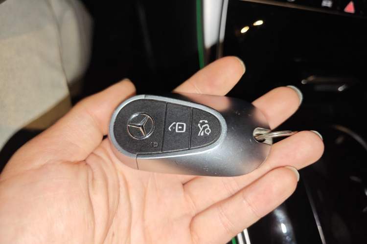 Used Mercedes-Benz C-Class 2023 Restyled C 260 L Sport Edition Vehicle Key