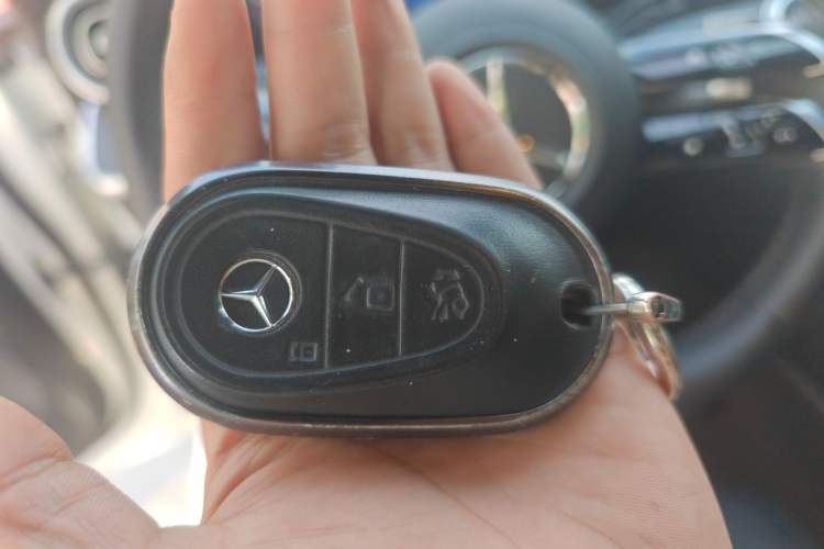 Used Mercedes-Benz C-Class 2023 Revised C 200 L Sport Edition Vehicle Key
