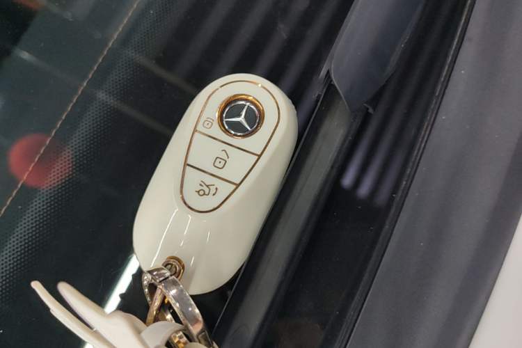 Used Mercedes-Benz C-Class 2023 Restyled C 260 L Sport Edition Vehicle Key