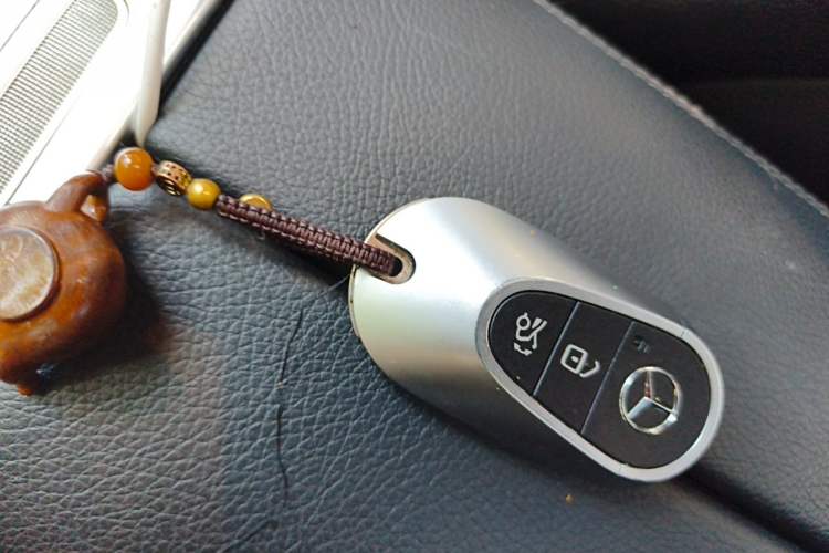 Used Mercedes-Benz C-Class 2023 Restyled C 260 L Sport Edition Vehicle Key