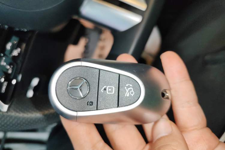 Used Mercedes-Benz C-Class 2023 C 200 L Sport Edition Vehicle Key