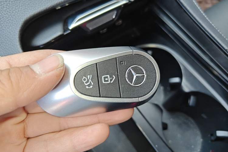 Used Mercedes-Benz C-Class 2023 Second Facelift C 260 L Sport Edition Vehicle Key