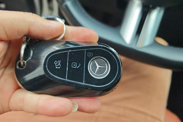 Used Mercedes-Benz C-Class 2023 Second Facelift C 260 L Sport Edition Vehicle Key