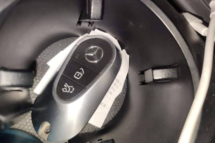 Used Mercedes-Benz C-Class 2023 Second Facelift C 260 L Starry Night Sports Edition Vehicle Key