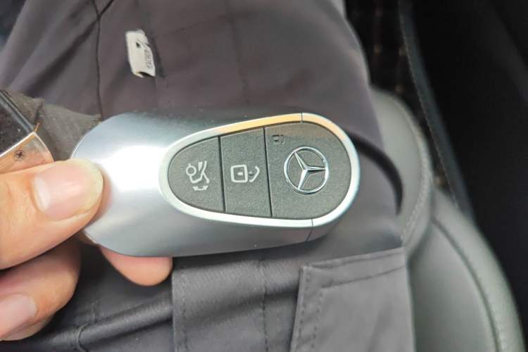 Used Mercedes-Benz C-Class 2023 Restyled C 260 L Sport Edition Vehicle Key