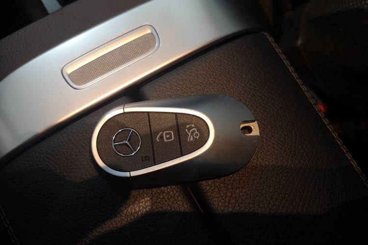 Used Mercedes-Benz C-Class 2023 Restyled C 260 L Sport Edition Vehicle Key
