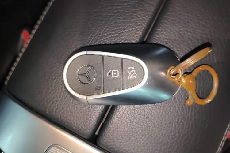 Used Mercedes-Benz C-Class 2023 Restyled C 260 L Night Edition Sports Version Vehicle Key
