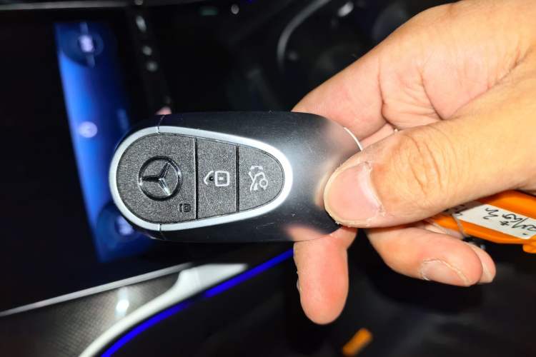 Used Mercedes-Benz C-Class 2023 Second Facelift C 260 L Starry Night Sports Edition Vehicle Key