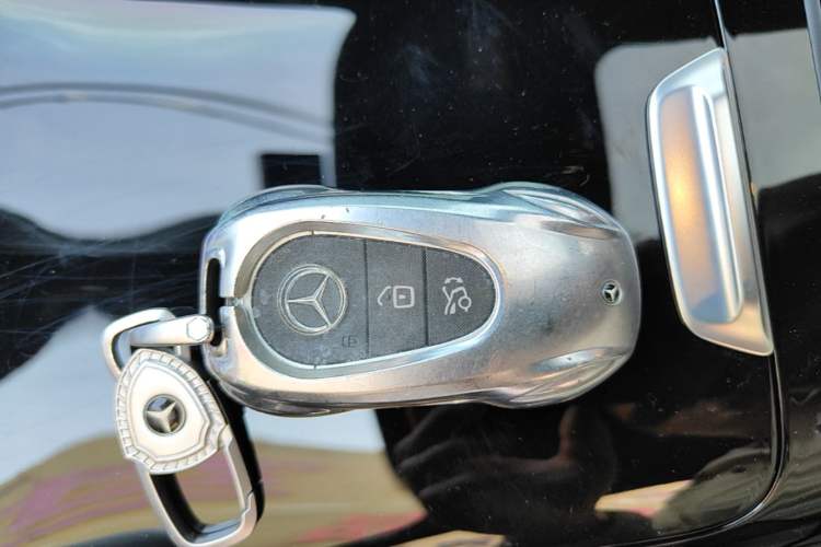 Used Mercedes-Benz C-Class 2023 Restyled C 260 L Sport Edition Vehicle Key