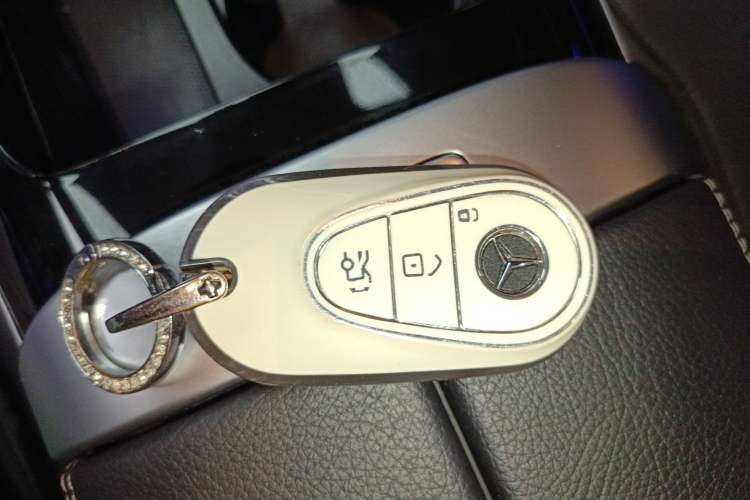 Used Mercedes-Benz C-Class 2023 Restyled C 260 L Sport Edition Vehicle Key