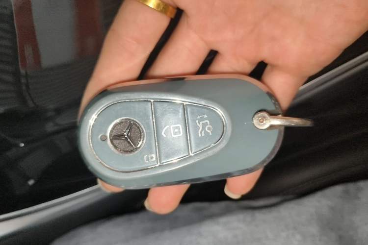 Used Mercedes-Benz C-Class 2023 Restyled C 260 L Sport Edition Vehicle Key