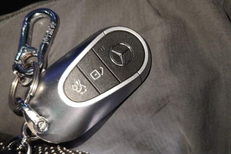 Used Mercedes-Benz C-Class 2023 Restyled C 260 L Sport Edition Vehicle Key