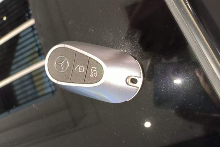 Used Mercedes-Benz C-Class 2023 Second Facelift C 260 L Starry Night Sports Edition Vehicle Key