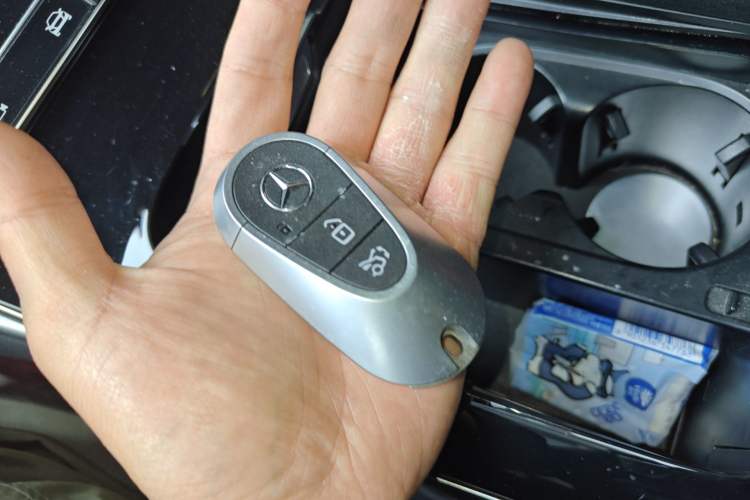 Used Mercedes-Benz C-Class 2023 Restyled C 260 L Sport Edition Vehicle Key
