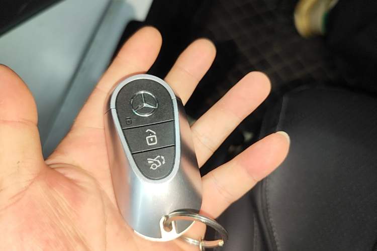 Used Mercedes-Benz C-Class 2023 Restyled C 260 L Sport Edition Vehicle Key