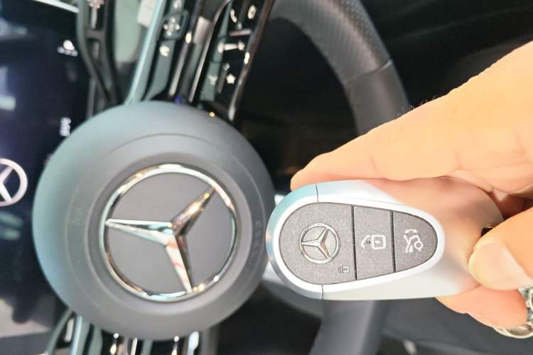 Used Mercedes-Benz C-Class 2023 Restyled C 260 L Sport Edition Vehicle Key