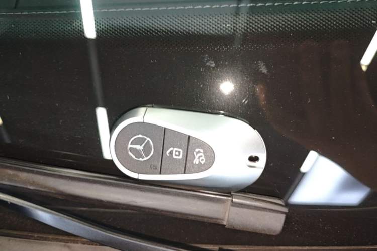 Used Mercedes-Benz C-Class 2023 Restyled C 260 L Night Edition Sports Version Vehicle Key