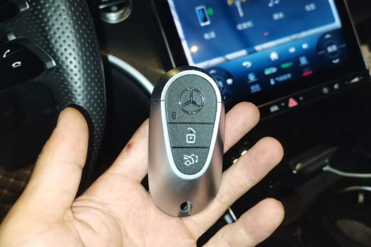 Used Mercedes-Benz C-Class 2023 Revised C 200 L Sport Edition Vehicle Key