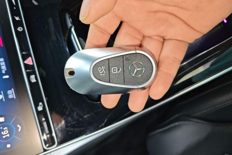 Used Mercedes-Benz C-Class 2023 Second Facelift C 260 L Sport Edition Vehicle Key