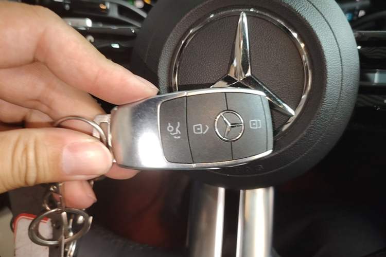 Used Mercedes-Benz C-Class 2023 Restyled C 260 L Sport Edition Vehicle Key