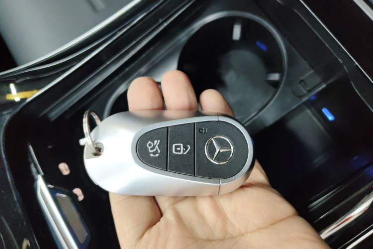 Used Mercedes-Benz C-Class 2023 Restyled C 260 L Sport Edition Vehicle Key