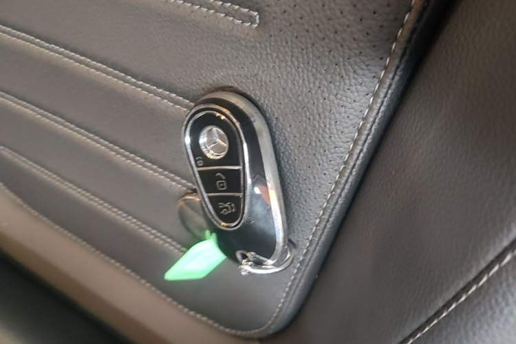 Used Mercedes-Benz C-Class 2023 Restyled C 260 L Sport Edition Vehicle Key