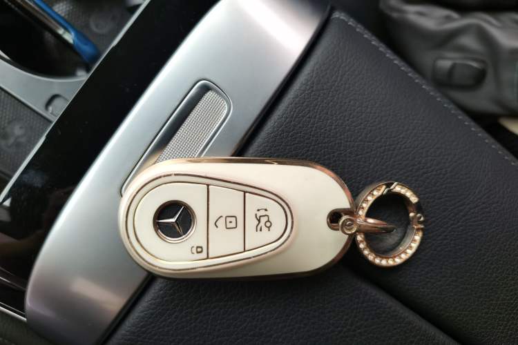Used Mercedes-Benz C-Class 2023 Second Facelift C 260 L Starry Night Sports Edition Vehicle Key