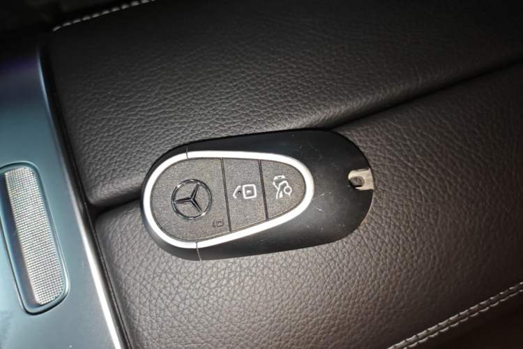 Used Mercedes-Benz C-Class 2023 Revised C 200 L Sport Edition Vehicle Key