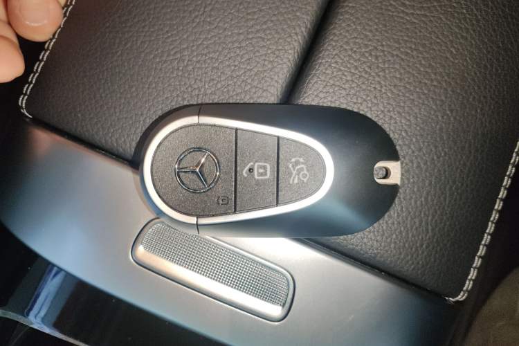 Used Mercedes-Benz C-Class 2023 Revised C 200 L Sport Edition Vehicle Key