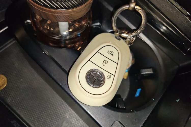 Used Mercedes-Benz C-Class 2023 Restyled C 260 L Night Edition Sports Version Vehicle Key
