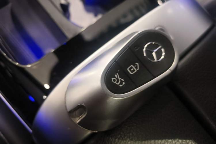 Used Mercedes-Benz C-Class 2023 Restyled C 260 L Sport Edition Vehicle Key