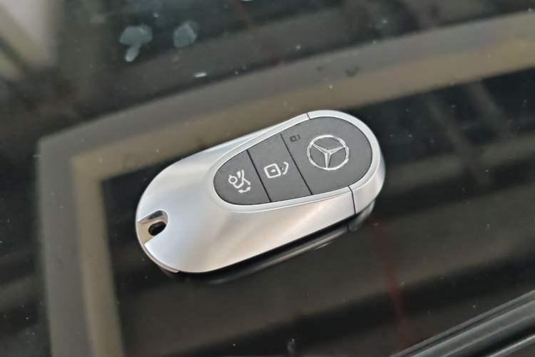 Used Mercedes-Benz C-Class 2023 Restyled C 260 L Sport Edition Vehicle Key