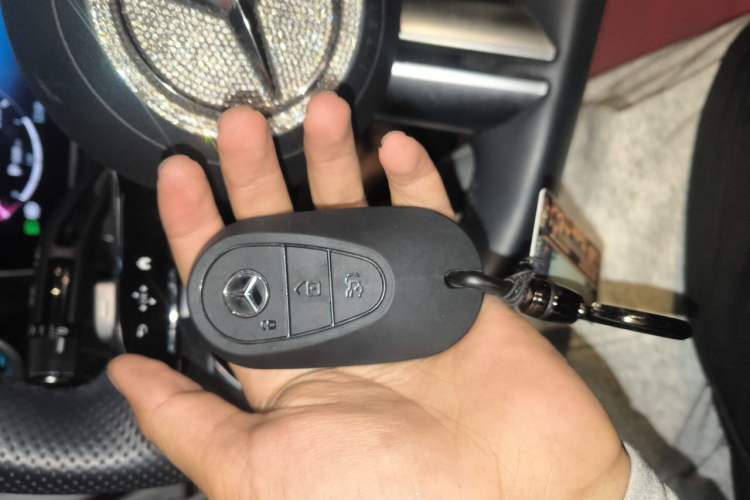 Used Mercedes-Benz C-Class 2023 Restyled C 260 L Sport Edition Vehicle Key