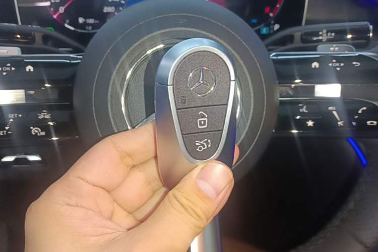 Used Mercedes-Benz C-Class 2023 Second Facelift C 260 L Sport Edition Vehicle Key