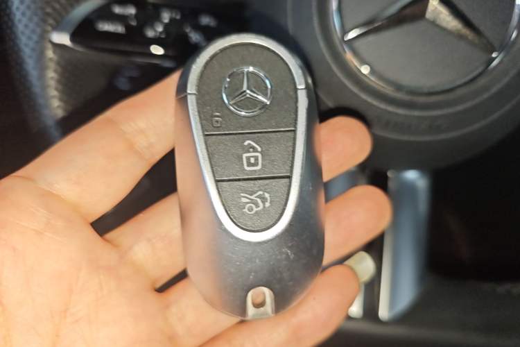 Used Mercedes-Benz C-Class 2023 Revised C 200 L Sport Edition Vehicle Key