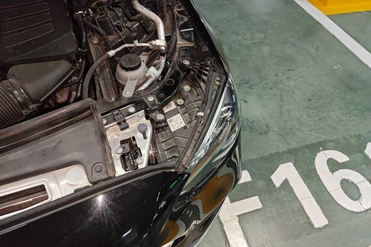 Used Mercedes-Benz C-Class 2024 C 260 L Sport Edition Engine Bay Left