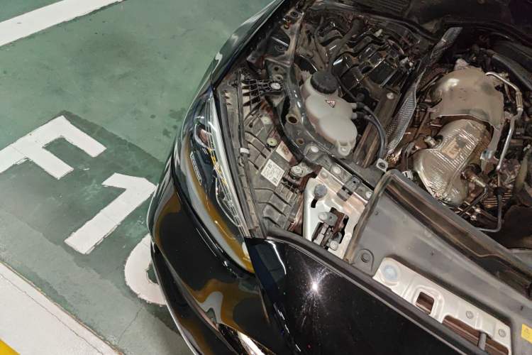 Used Mercedes-Benz C-Class 2024 C 260 L Sport Edition Engine Bay Right