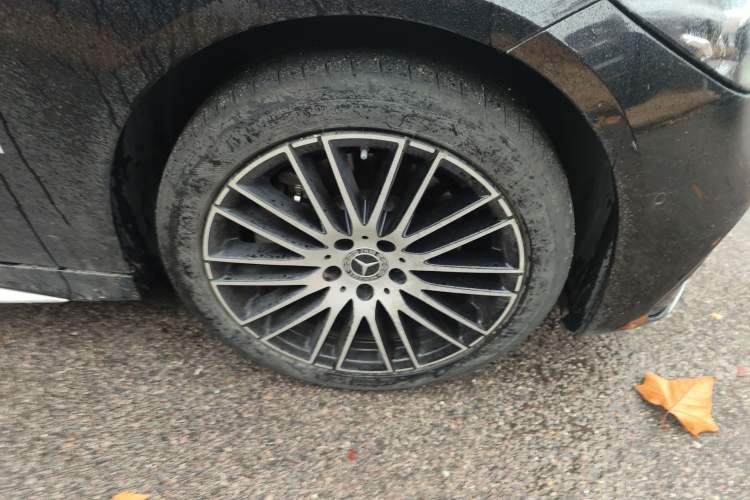 Used Mercedes-Benz C-Class 2024 Restyled C 260 L Sport Edition Right Front Wheel Hub