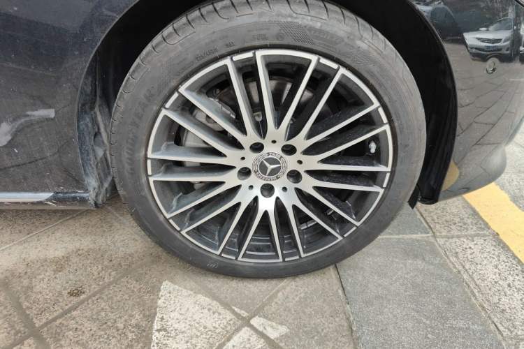 Used Mercedes-Benz C-Class 2024 Second Facelift C 260 L Right Front Wheel Hub