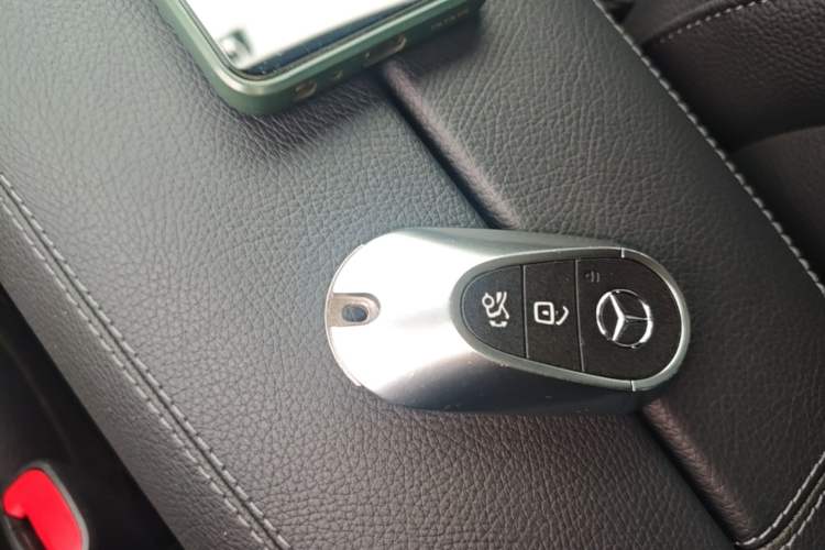 Used Mercedes-Benz C-Class 2024 Restyled C 260 L Sport Edition Vehicle Key