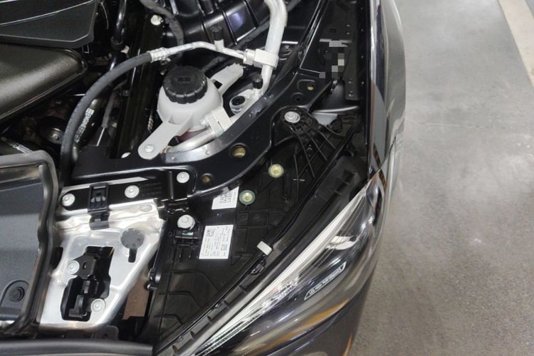 Used Mercedes-Benz C-Class 2024 Revised Version C 260 L Engine Bay Left