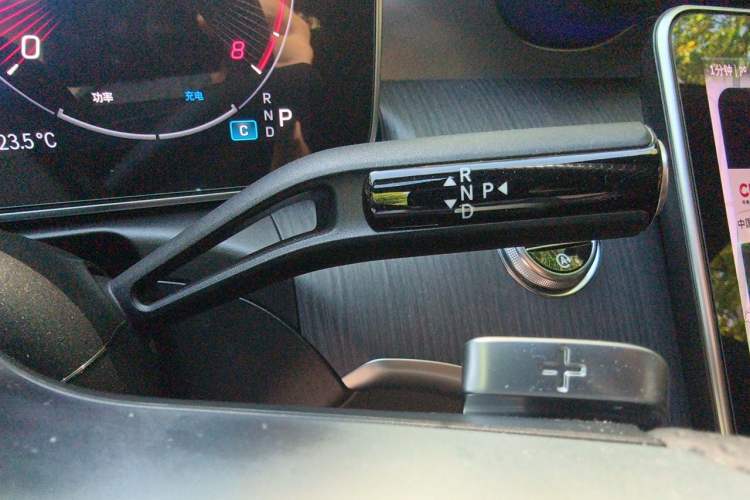 Used Mercedes-Benz C-Class 2024 C 200 L Sport Edition Gear Lever